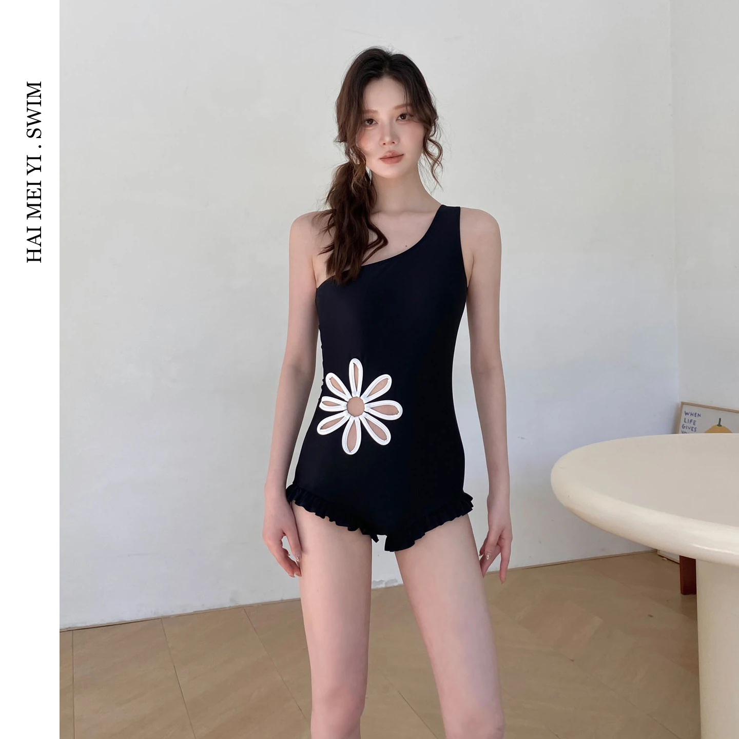 

2026 New One-Piece Swimsuit Women's Student Small Chest Belly Cover Slim Single Shoulder Thermal Vacation Swimming Suit