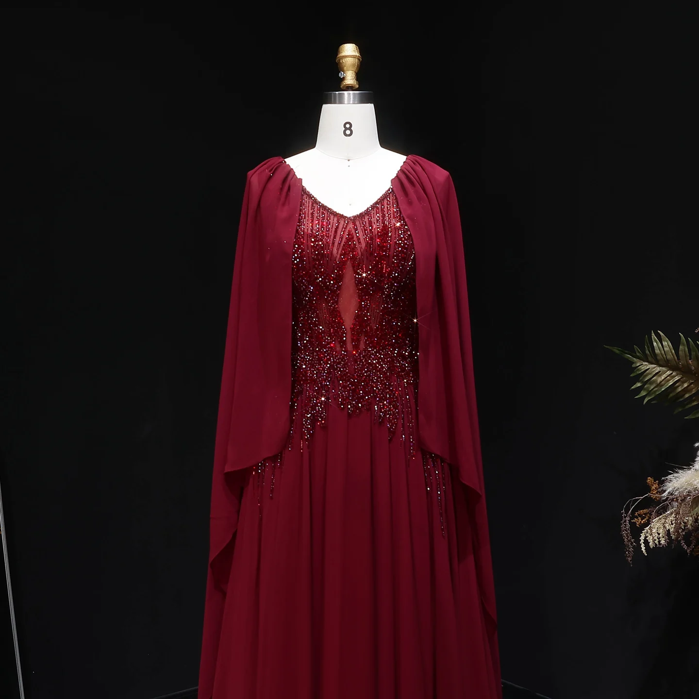 Sharon Said Luxuriöses Weinrotes V-Ausschnitt Langes Cape Chiffon Abendkleid Funkelndes Perlenbesetztes Arabisches Formelles Hochzeitskleid für Damen SS053 Custo – Detail 18