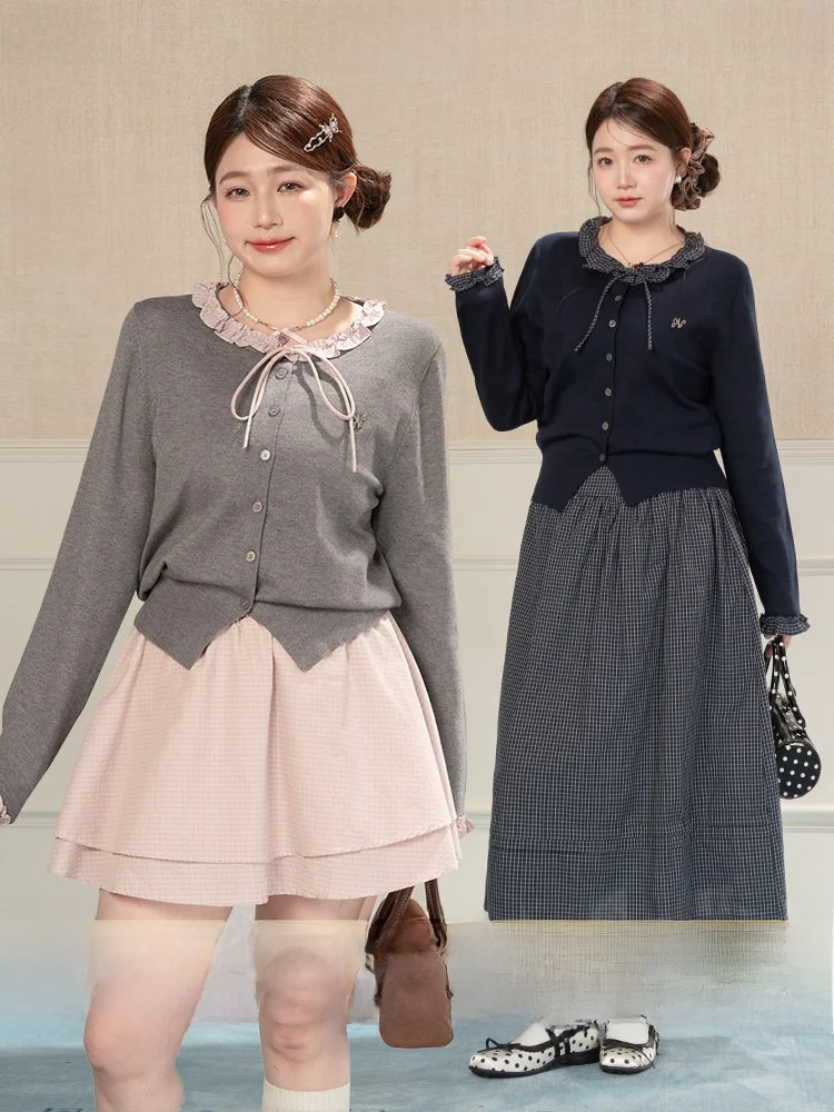 

Комплект женской одежды больших размеров Heynew: кардиган с деревянными пуговицами и юбка в клетку, весенний, корейский стиль, стройнящий силуэт