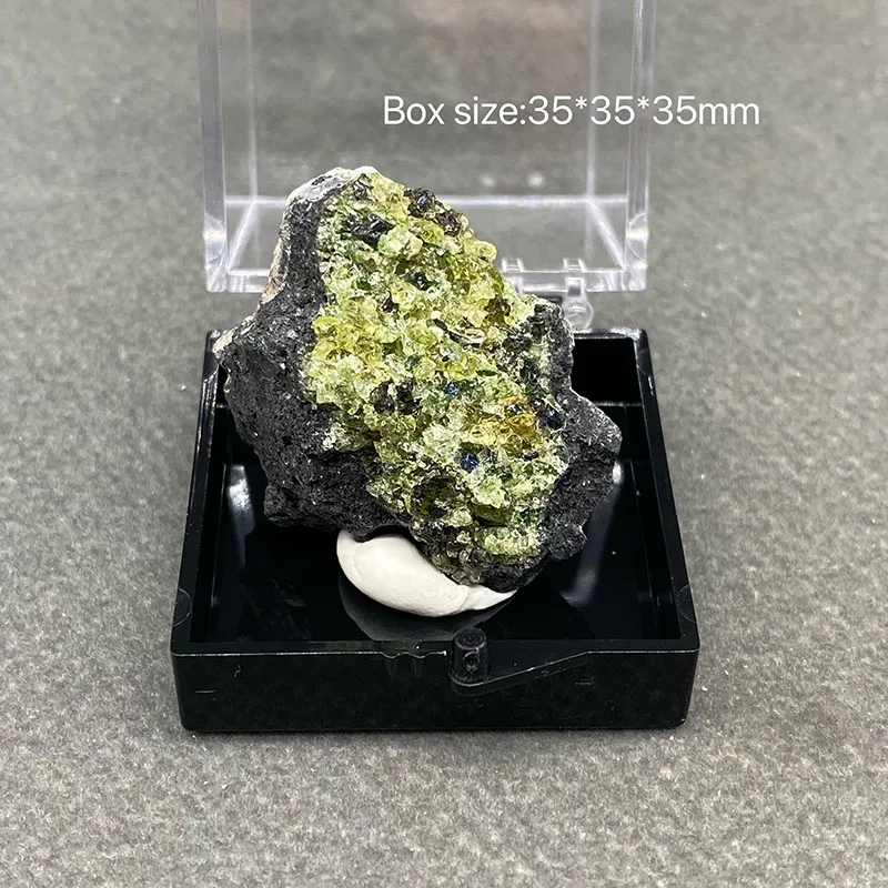 

100% Natural Peridot Mineral Specimens Stones and Crystals Healing Crystal ornaments from China+Box size:35*35*35 mm