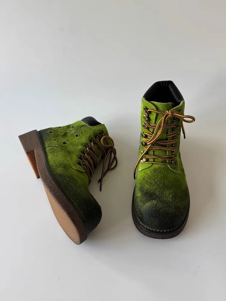 

2025 Winter Bestseller: Durable Outdoor Hiking Boots with Superior Traction Premium Mountaineering Sports Shoes