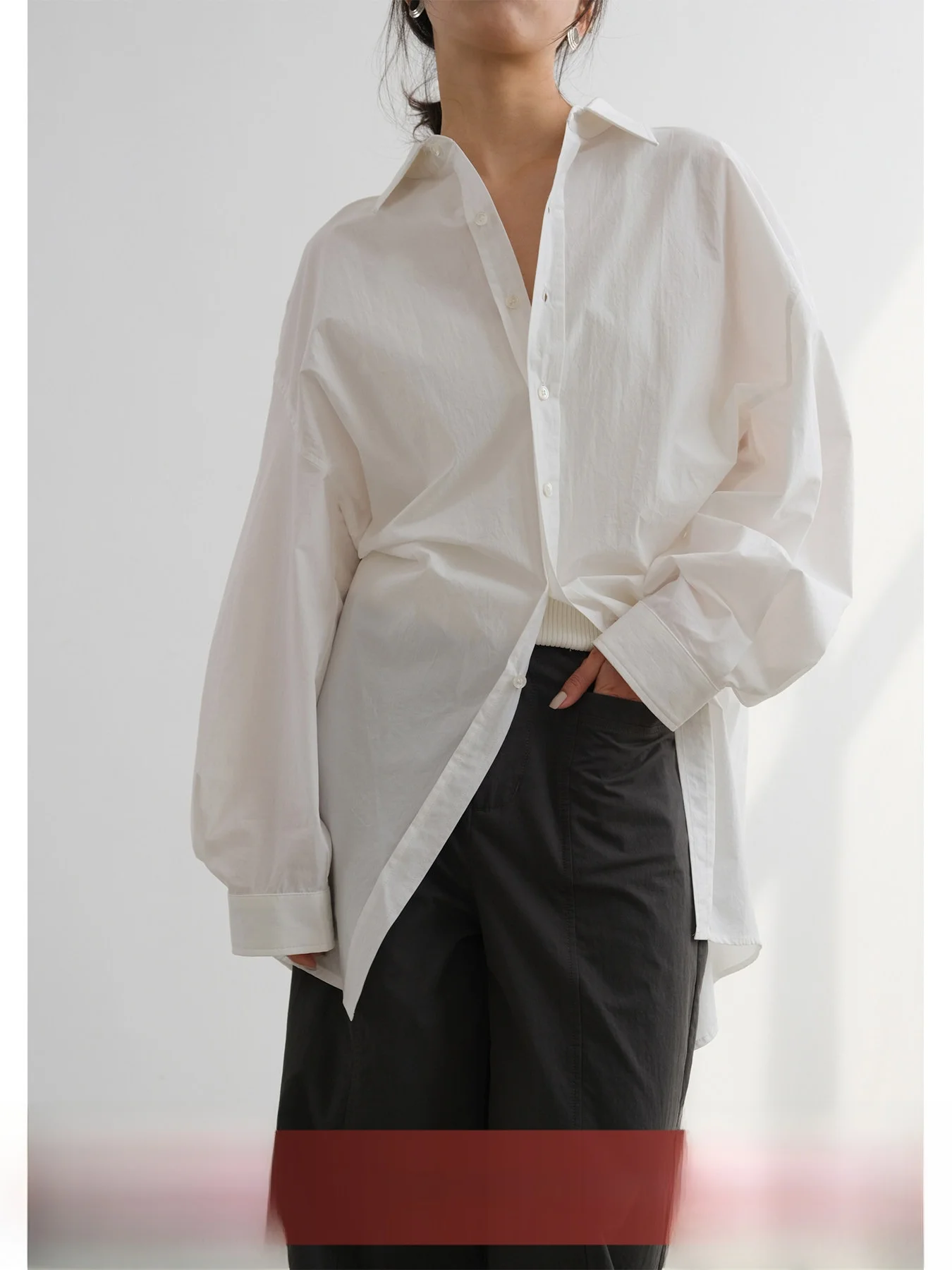 

VG Corridor Extended Waistline Proportion! Tailored Paper Feel Cotton Waist Cinching Design Loose Bottom Split Shirt
