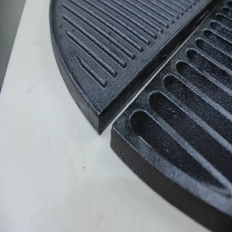 Barbecue tools Corrosion-resistant and heat-resistant barbecue accessories Half-moon cast iron baking pan