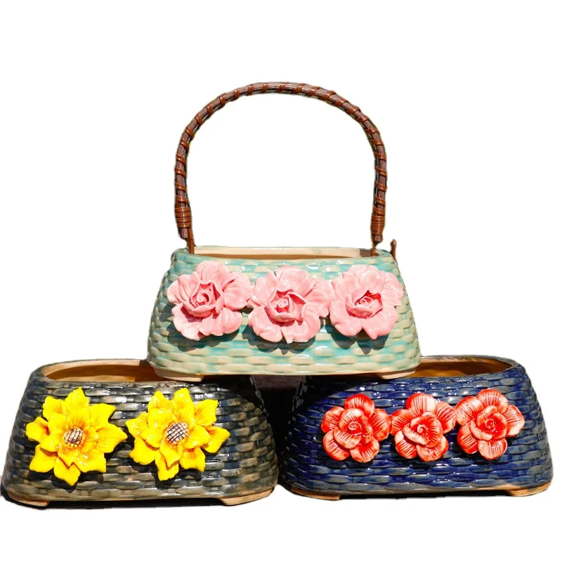 cestino-creativo-per-la-decorazione-della-casa-con-piatto-di-fiori-succosi-in-ceramica-grezza-fatta-a-mano