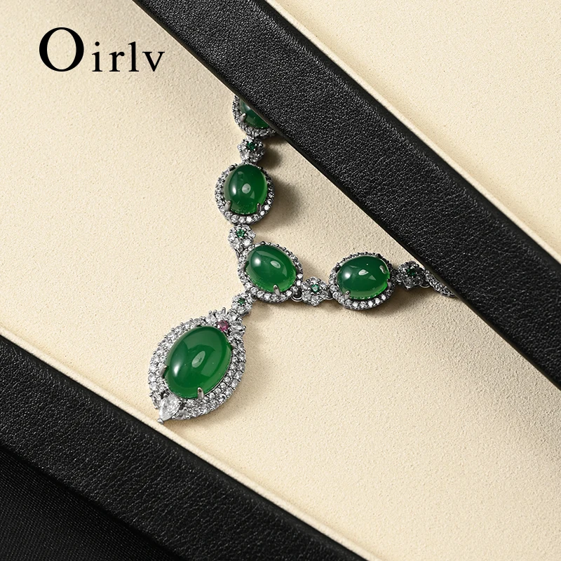 Oirlv high-quality jewelry tray with Pu leather edges and velvet interior, an eco-friendly and odorless jewelry organizer