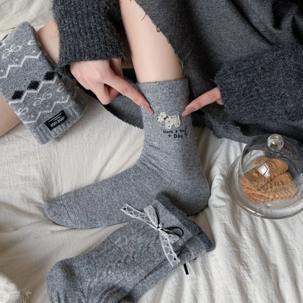 الاتجاه لطيف الكرتون جرو القوس الجوارب مريحة سميكة منتصف أنبوب الجوارب الدافئة الجوارب الطويلة النساء