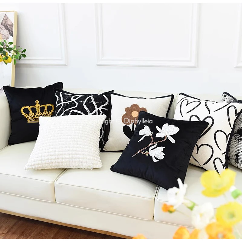Diphylleia Black Velvet With Gold Embroidered Crown Cushion Cover Princess Prince Royal Crown Queen King Luxury Pillowcase 45x45 view 2