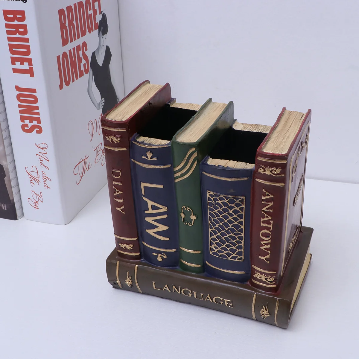 

Retro Resin Book Shelf Pen Holder Red Creative Desktop Organizer Vintage Style Desktop Decoration Office Storage Gift
