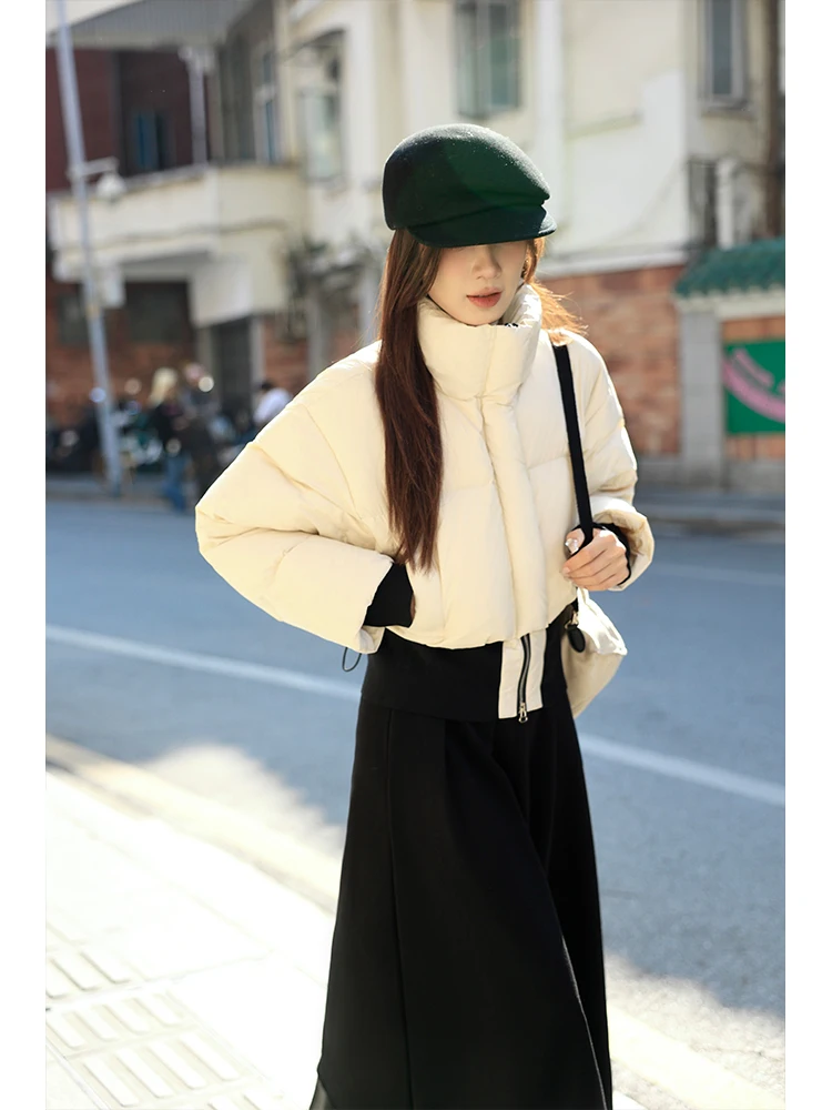 

White Color Block Duck down Jacket Women's Short Style 2025 Season Black Stand Collar Zipper Closure Thickened Long Sleeve Coat