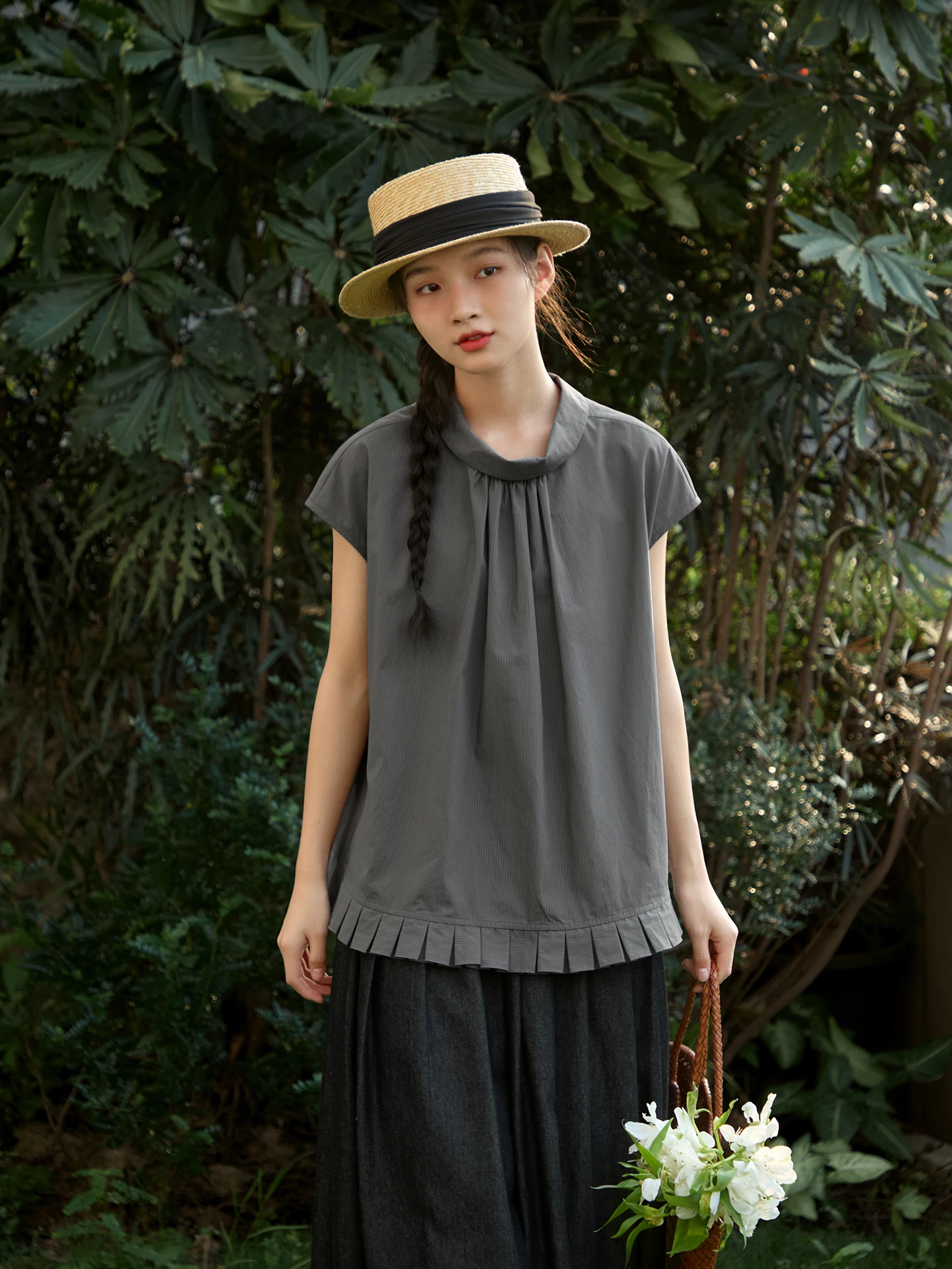 

Original Japanese Style Loose Fit Pure Cotton Grey Shirt Women's High End Feel Summer Casual Top with Turn down Collar