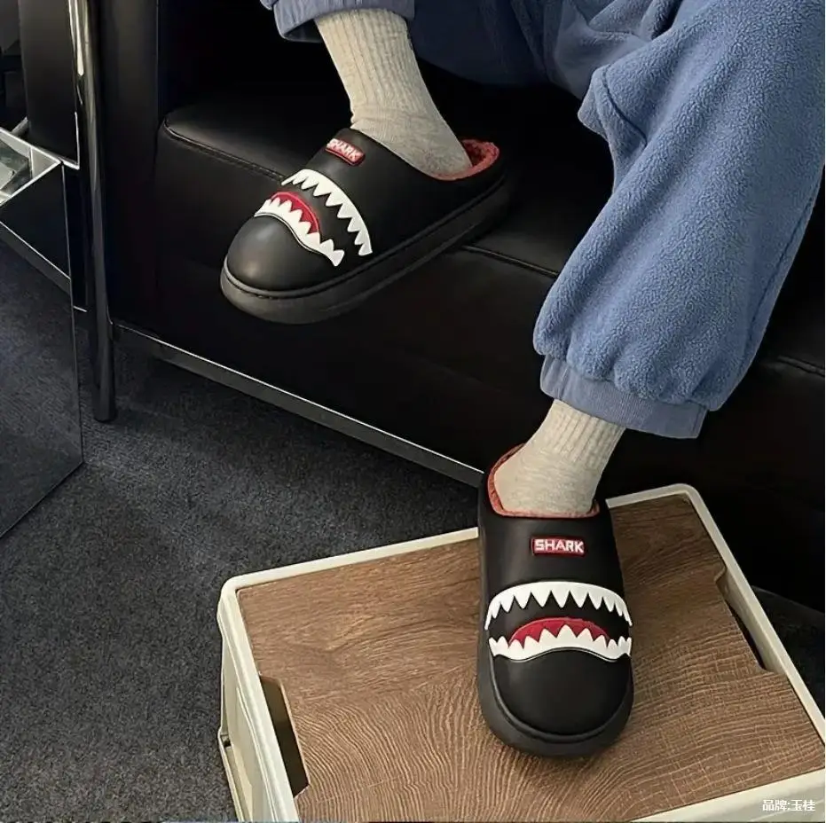 

Cute Shark-Print Slippers Indoor Thick-Soled Non-Slip Slippers for Men Comfortable and Warm Outdoor Slippers