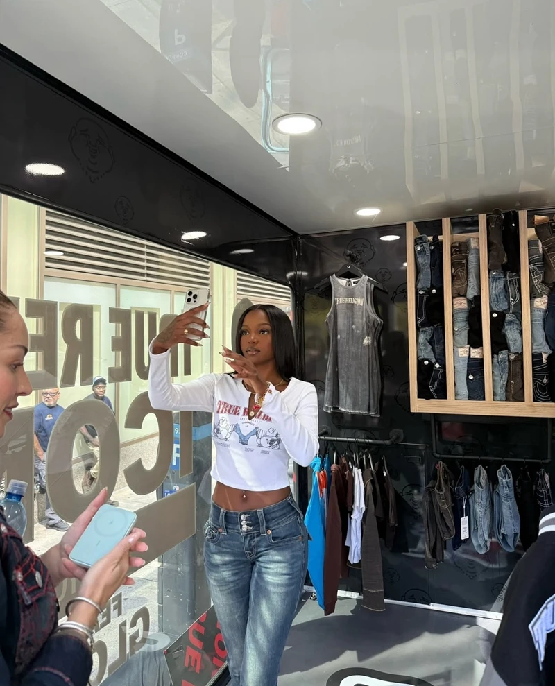 

STYLISH LADY Letter Printed Crop T Shirts 2025 Autumn Women Long Sleeve V Neck Slim White Ribbed Hip Hop Casual Street Tops Tees