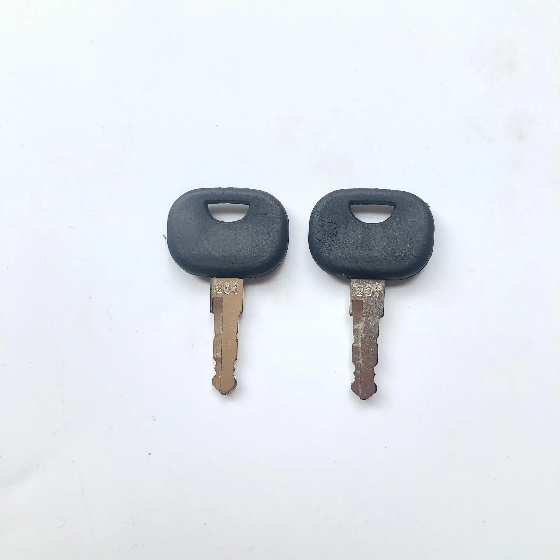 

2PCS 201 Key 3643912 For Takeuchi TW65 and TW80 Wheel Loader