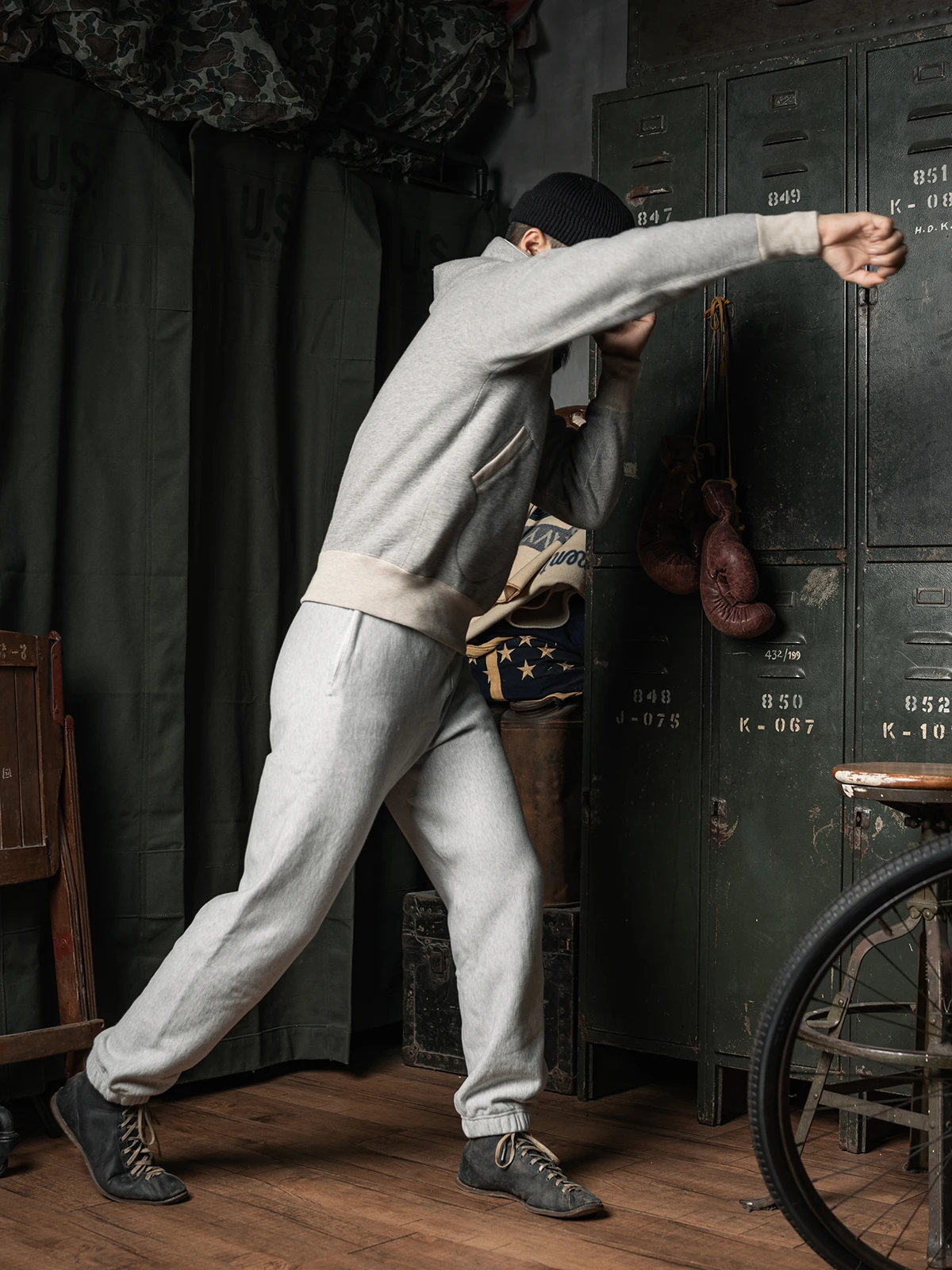 سترة بقلنسوة من القطن ثقيلة الوزن بتصميم ثي Fce ey، سترة حمراء برونسون أمريكية كاجوال بقصة مستقيمة للشباب