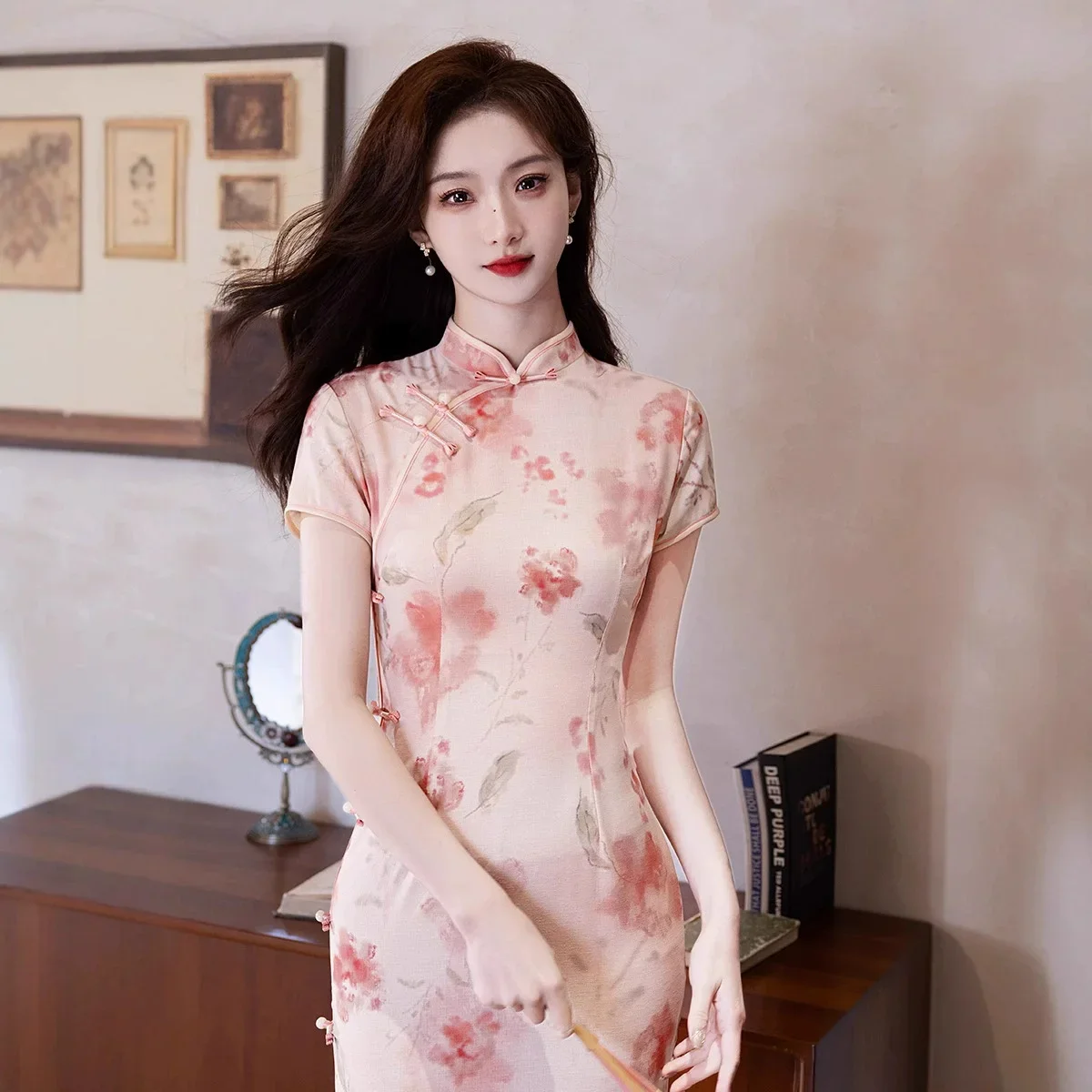 

Cheongsam с короткими рукавами в китайском стиле, новинка 2025, женское летнее улучшенное элегантное темпераментное платье Ципао