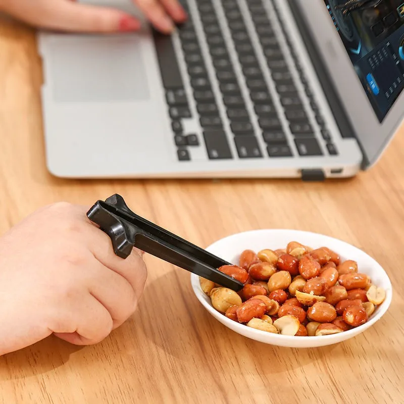 Finger Chopsticks Snack Clip for Gaming Eating Chips Anti Greasy Silicone Finger Covers Mess-Free Snacking Tool