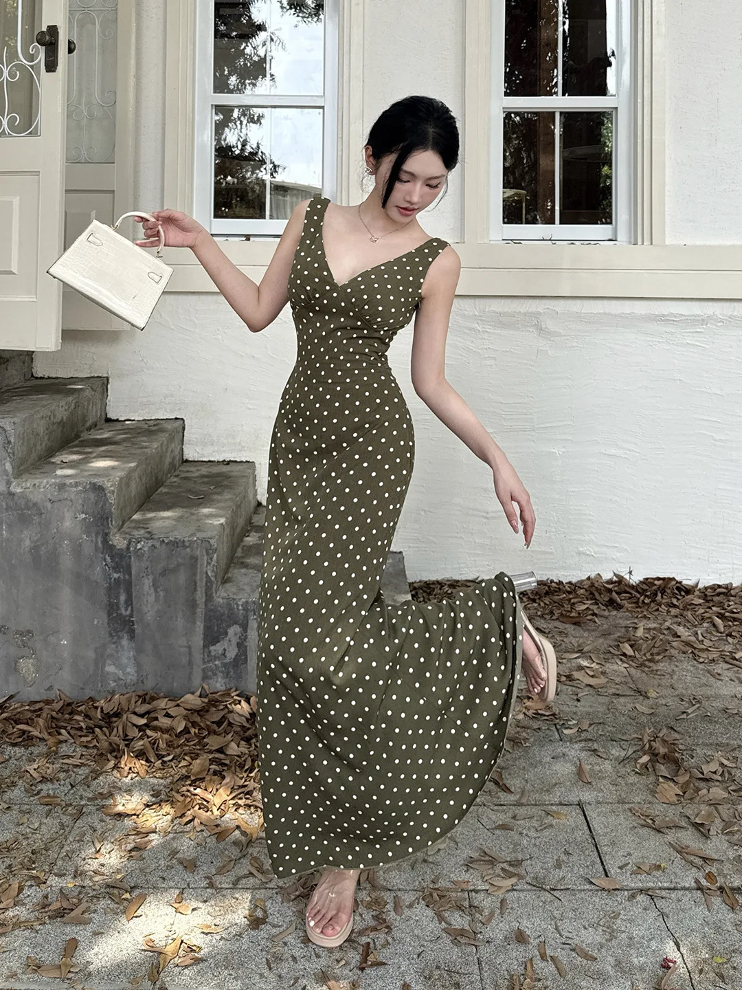 Sukienka midi w kropki w stylu francuskim, zielona, głęboki dekolt w serek, bandażowe detaliki, bez rękawów, czarna szyfonowa sukienka dla kobiet, letnie wakacje, vestidoes