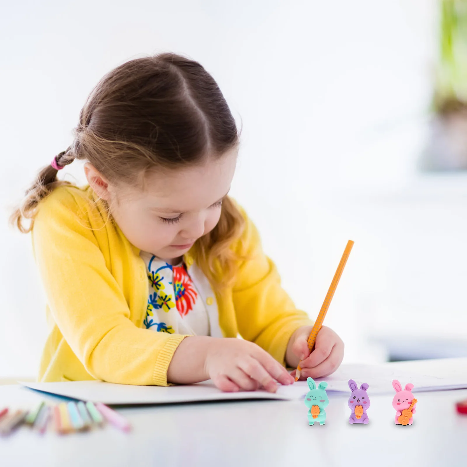 10 個のかわいい漫画のウサギの消しゴムバニーの形の創造的な学校の教室の賞品パーティーの記念品子供用品かわいい