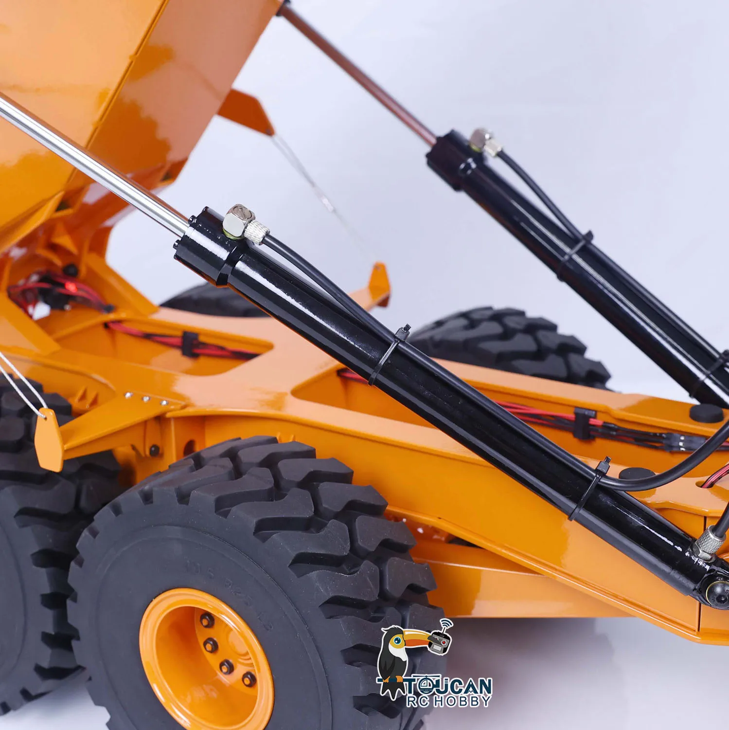 

Metal 1/14 6x6 Hydraulic Lifting RTR RC Articulated Truck Dumper Car Model Construction Vehicle for Enthusiasts
