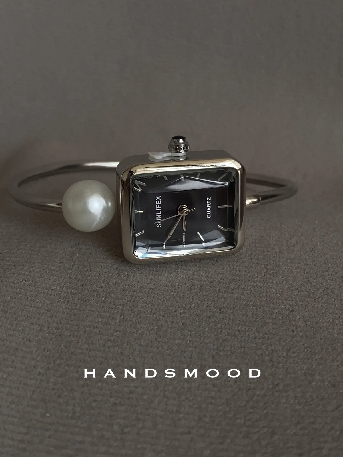 

New stylish quartz wristwatch with square pearl bracelet, exquisite, fashionable, and sophisticated, a versatile women's watch.
