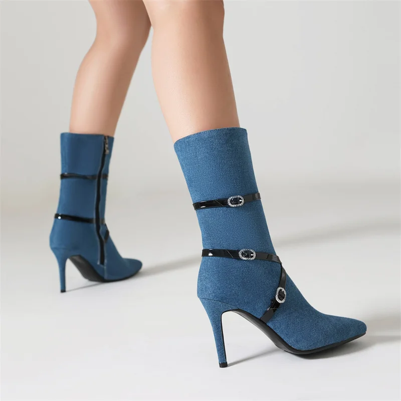 Botas de mezclilla con hebillas de cinturón cruzado para mujer, zapatos de media pantorrilla, tacón alto y fino, parte negra y azul, Sexy, otoño e invierno, nuevo