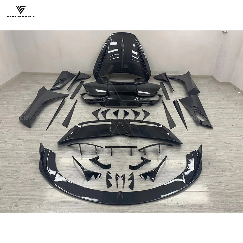 Topcar Style Trockenkohlefaser-Karosserie-Kit mit Lippenspoiler, Motorhaube, Seitenschwellern und Diffusor für McLaren 720S Coupé Carbon-Kit