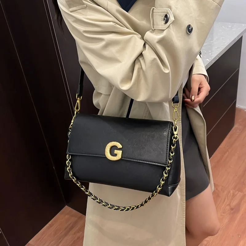 حقيبة يد نسائية متطورة من القماش المخملي مظهر فاخر مع حزام قابل للفصل مثالي للمناسبات الرسمية والسهرات #3