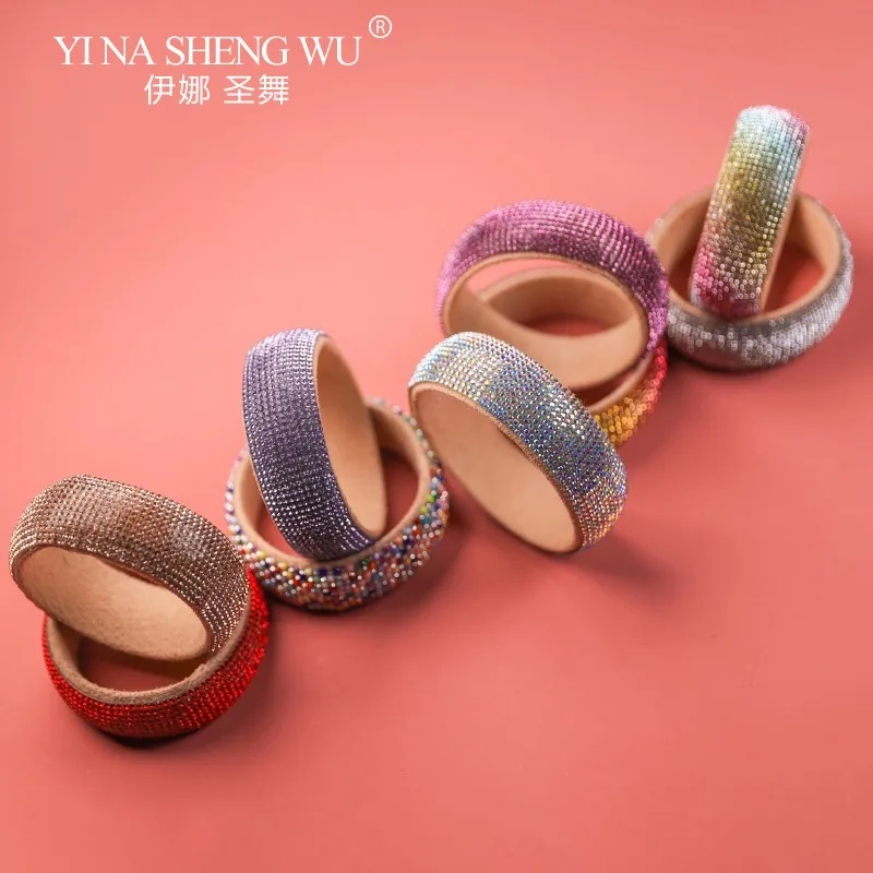 カラフルなダイヤモンド付きラテンダンスブレスレット女性ダンスパフォーマンスアクセサリー弾性ソフトリングカラーラインストーンブレスレット