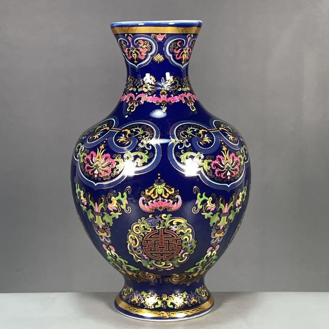 A replica of a vase with enamel and antique floral patterns made during the Qianlong period of the Qing Dynasty in China