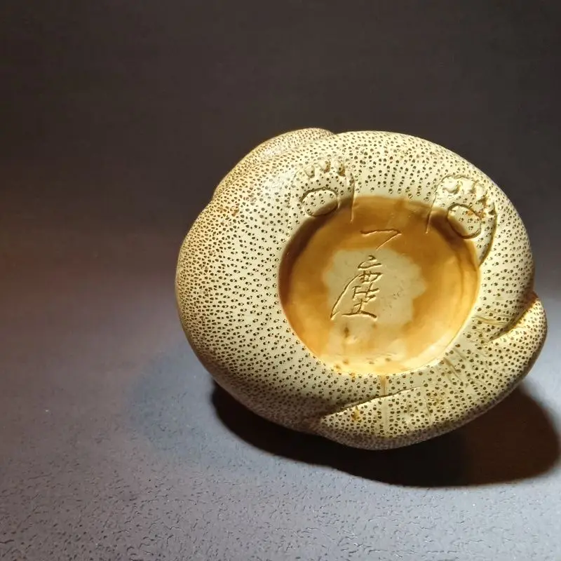 Purely handmade ten-year-old material carving bamboo root carving Lucky Cat Wenwan hand piece