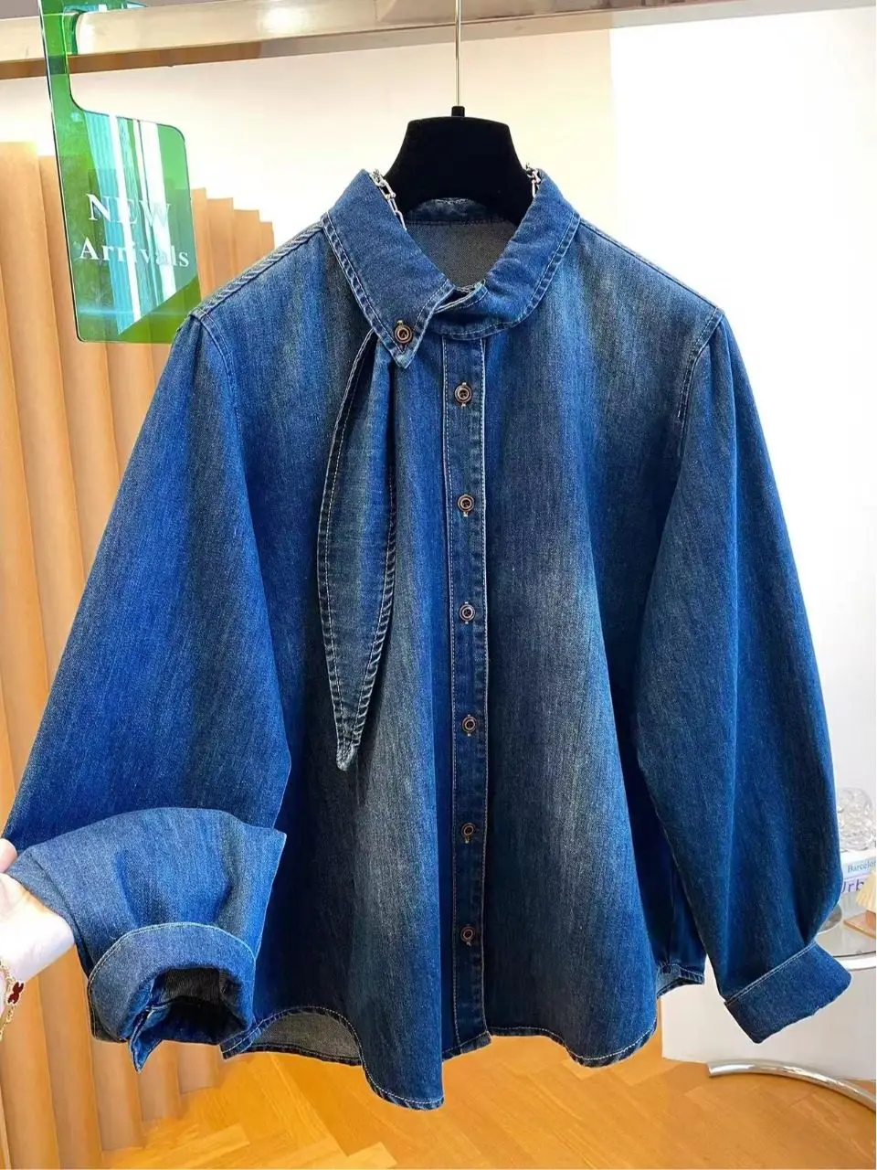

SuperAen ретро синяя джинсовая рубашка с отложным воротником для женщин, весна 2026, новые модные повседневные рубашки в корейском стиле