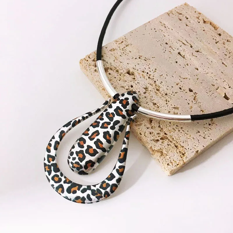 Vintage Exaggerate Leopard Print Geometric Pendant Necklace Elegant Temaperament  Europe Design Necklace For Women Accessories