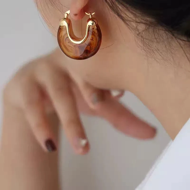 

Vintage Gold Color Resin Amber Deep Blue Chubby Moon U-Shaped Earrings for Women Autumn/Winter Trendy Jewelry Accessories Gifts