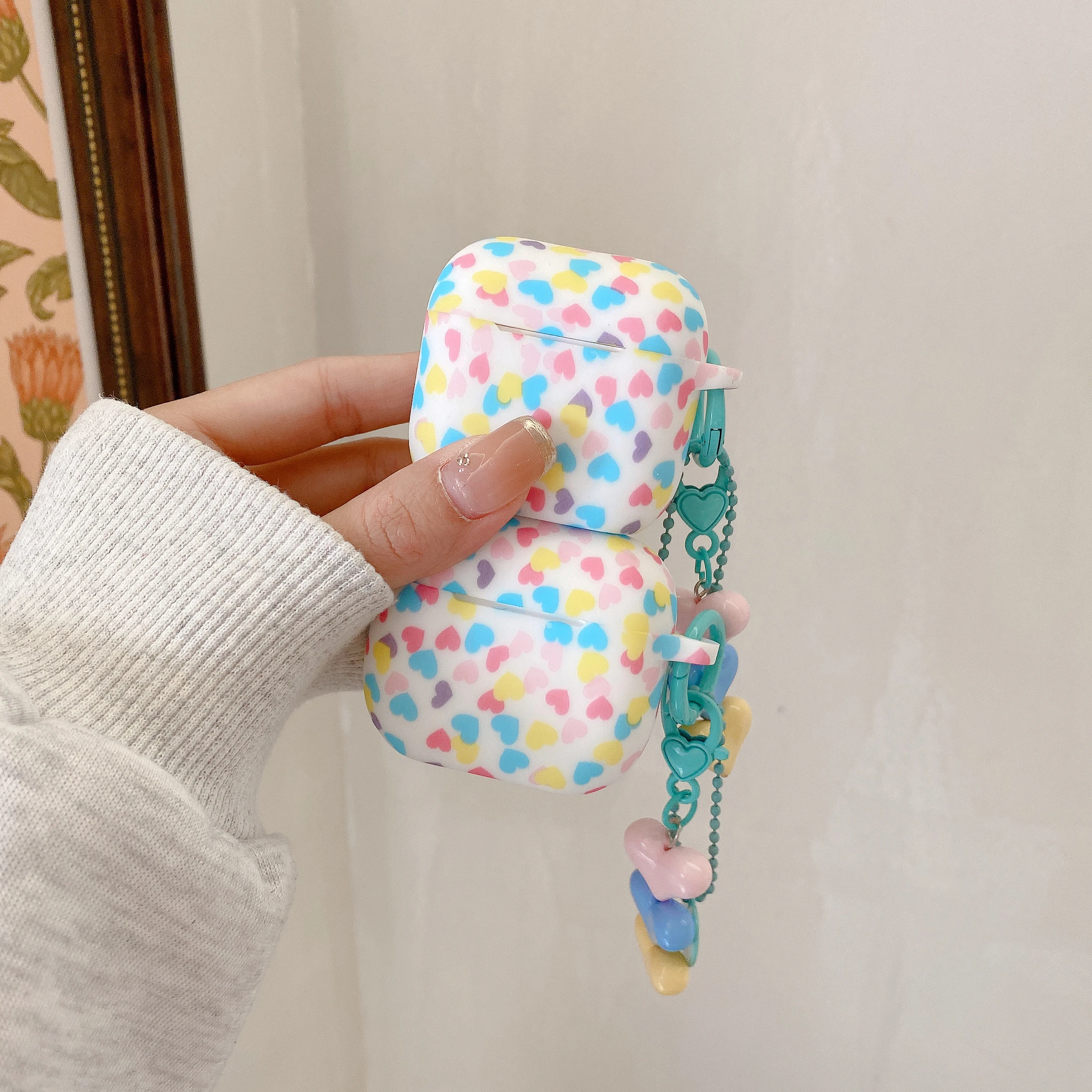 Custodia per Airpods 4 Cuori colorati stampati in silicone per Airpods Pro 2 3 Accessori per auricolari Guscio morbido con spina pendente Funda