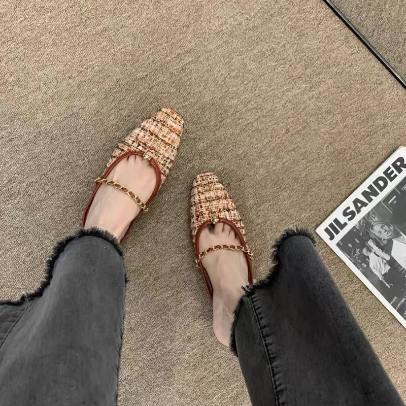 صنادل مماشي للموضة للنساء سهلة الارتداء برأس مسطح ملابس خارجية صيفية ماري جين نصف شباشب مطاطية نسخة مطورة 2025 نمط جديد #1