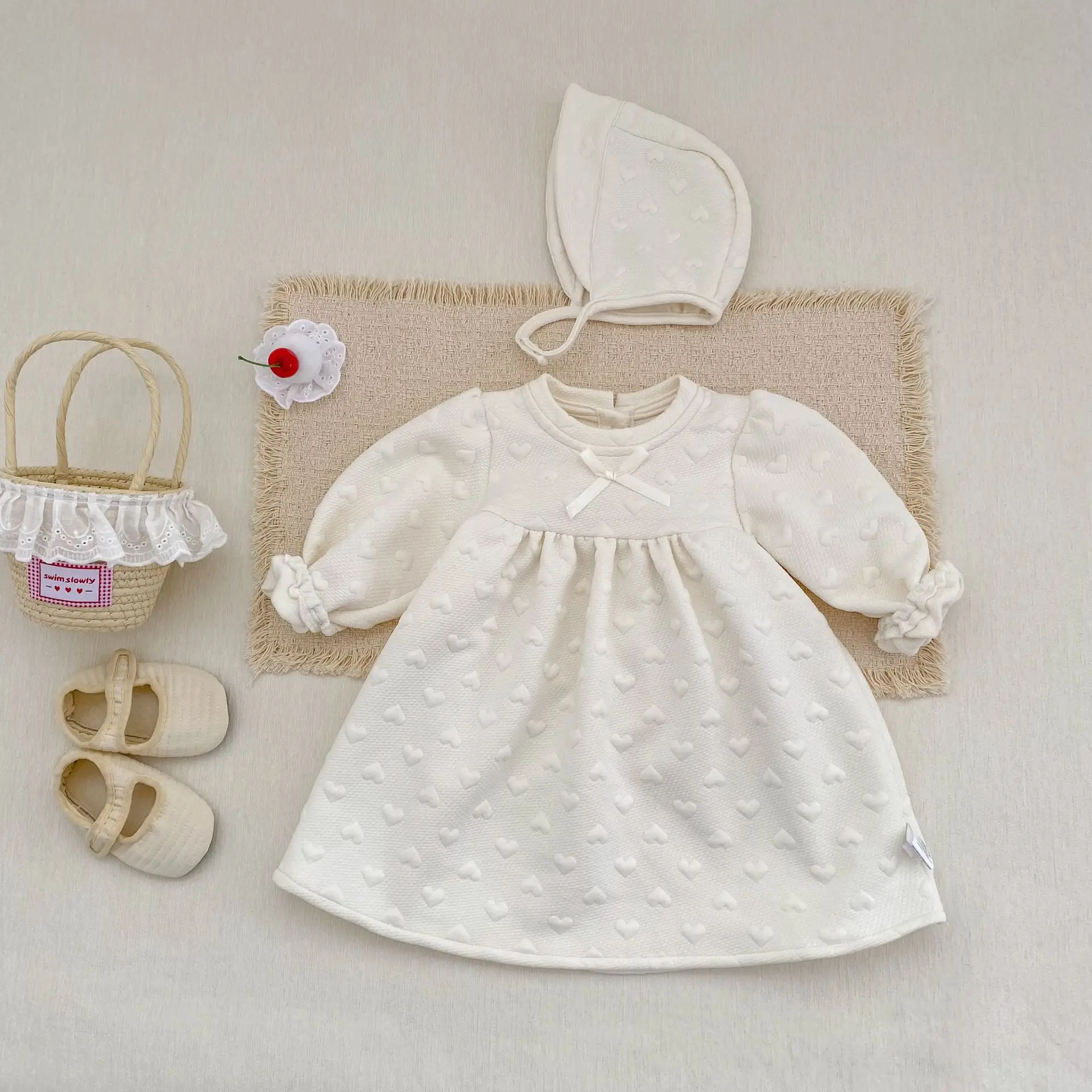 

Новое весеннее платье для девочек 2026 года: хлопковое, с длинным рукавом, милым бантом и сердечками, для малышей и младенцев