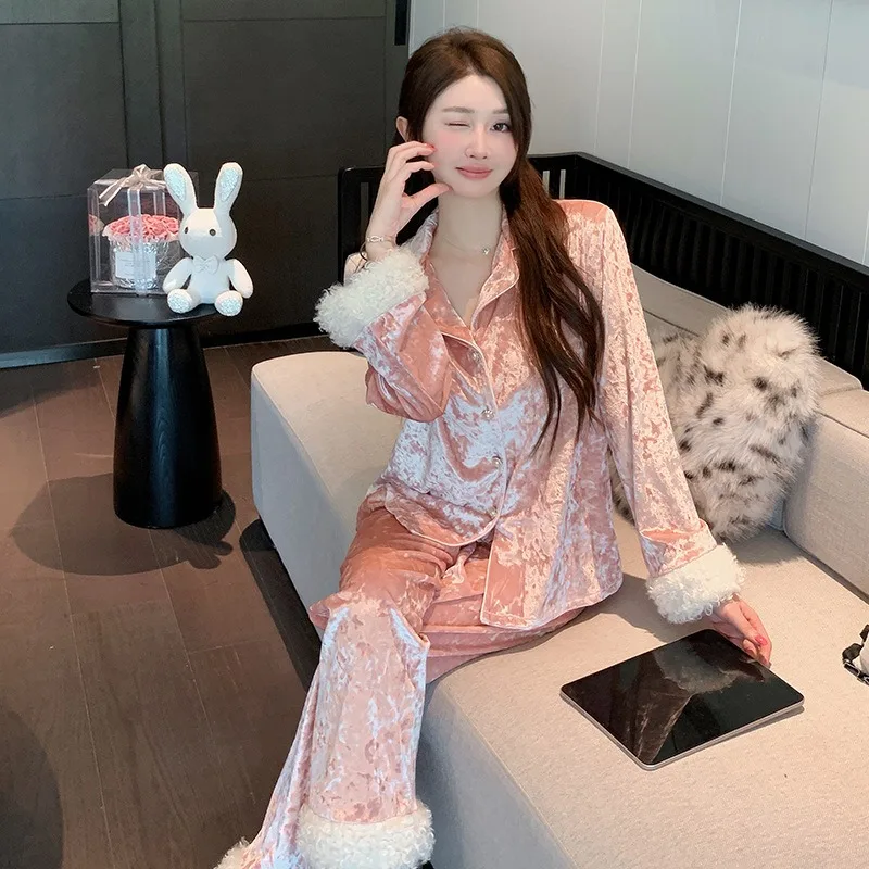 

Women's Gold Diamond Velvet Pajamas Autumn and Winter New High-end Long Sleeved Set for Wearing Warm Home Clothes