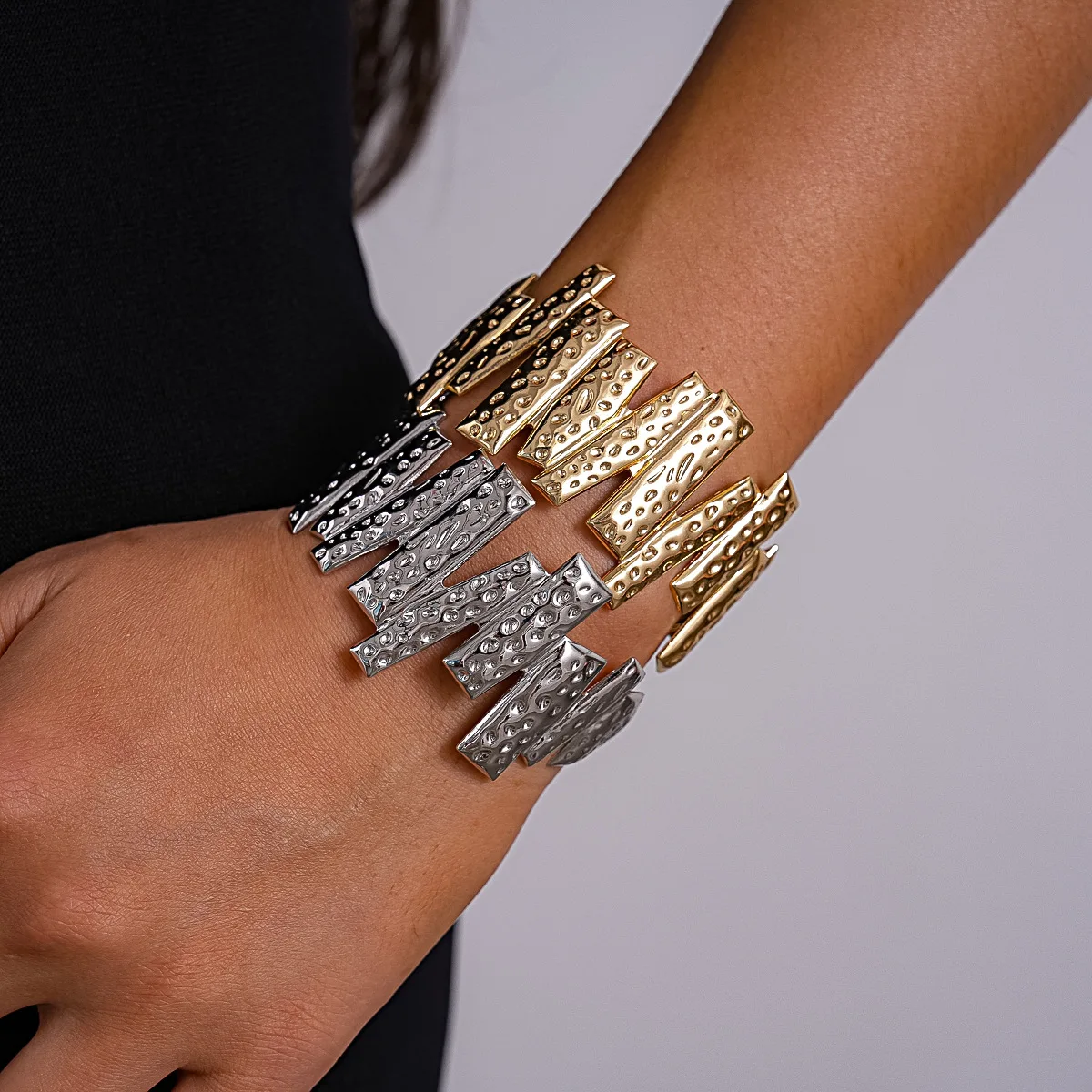 Gold Color Hammered Z-shaped Open Bangles for Women Irregular Textured Wide Cuff Bracelets Daily Club Party Statement Jewelry K