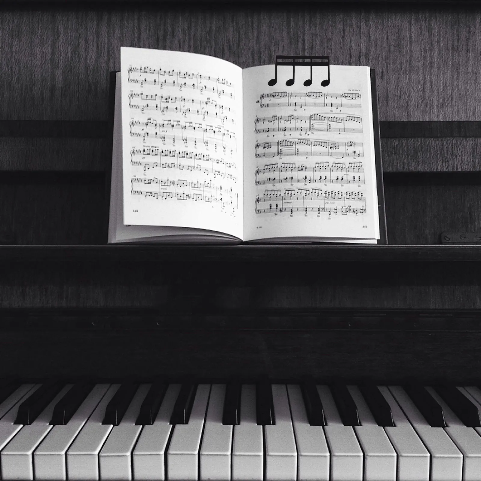 

3pcs Music Book Metal Sheet Clip For Reading Page Holder Piano Score Clip Music Note Shaped Iron Page Holder Practical Score