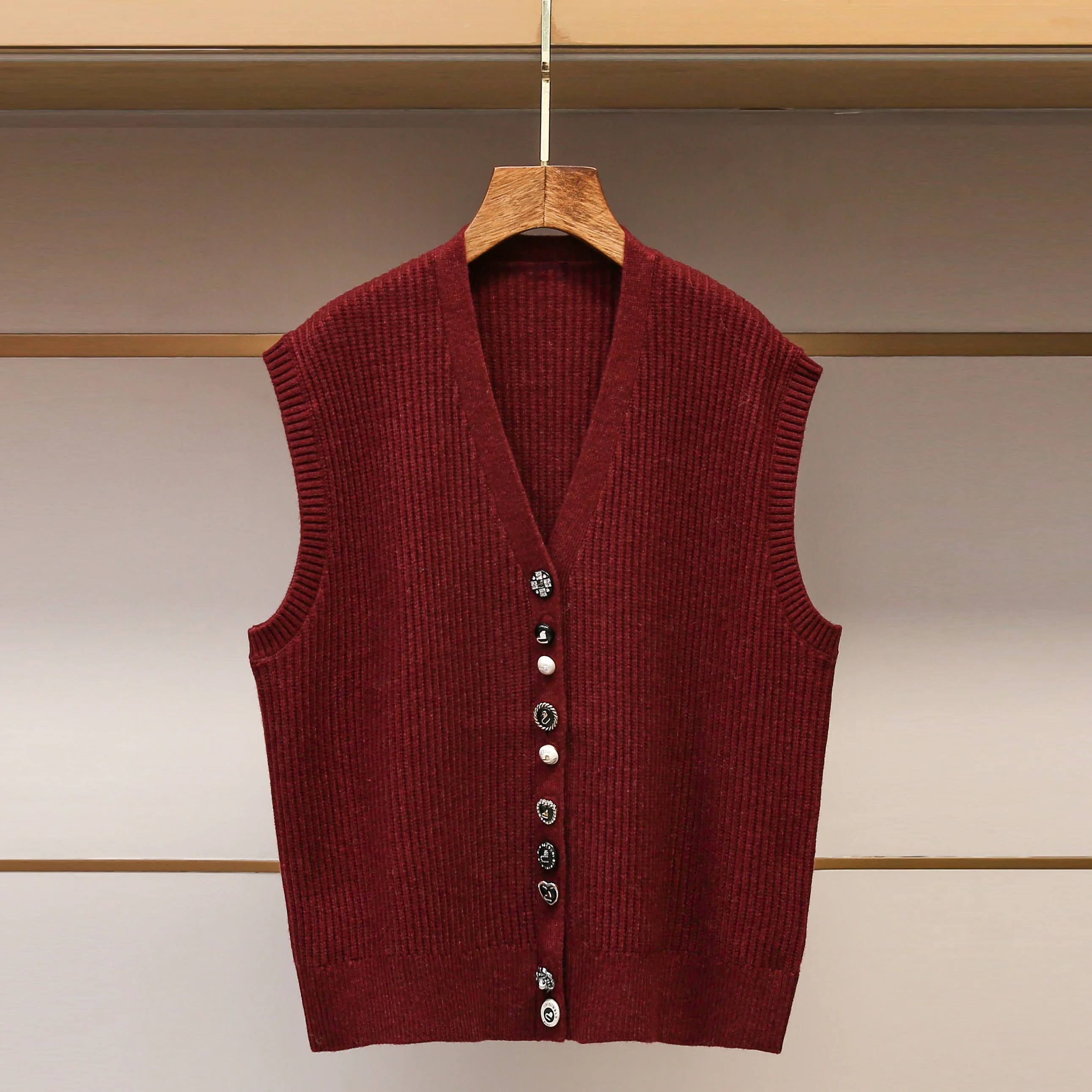 

Высококачественный вязаный открытый кардиган в стиле ретро с v-образным вырезом для женщин, осень-зима, новый универсальный удобный крой, вязаный...