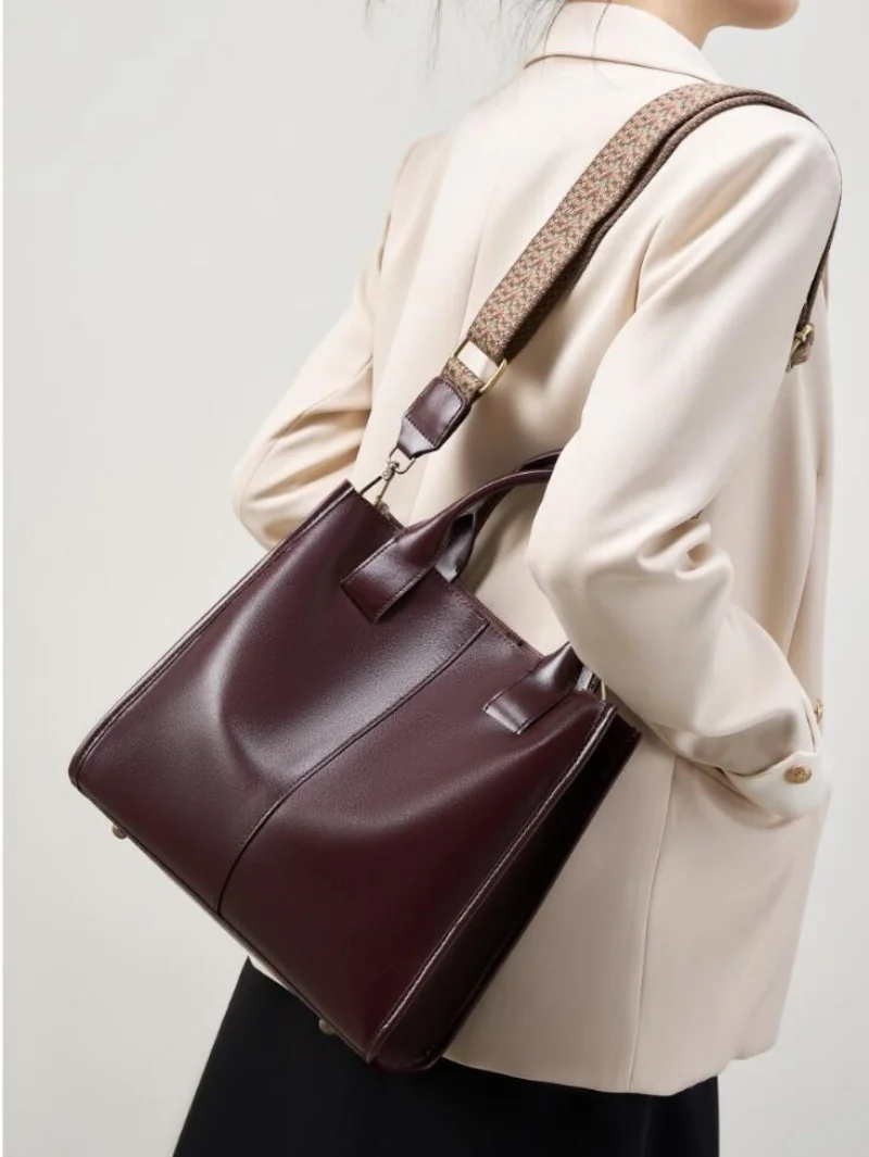 Women's Genuine Leather Handbag Vintage High-Capacity Shoulder Crossbody Tote Minimalist Luxury Bag for All Seasons