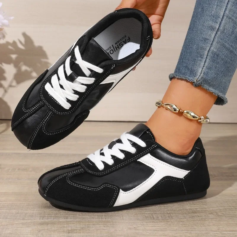 Women Retro Lace Up Sneakers Contrast Color Patchwork Flat Casual Shoes Low Top Lightweight Walking Shoes Autumn Daily Footwear