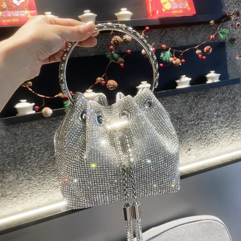 Bolsos de mano a la moda para mujer, cartera de mano tipo cubo de diseñador de lujo, bolso para banquete de noche, bolso de hombro con diamantes de imitación de cristal 2023