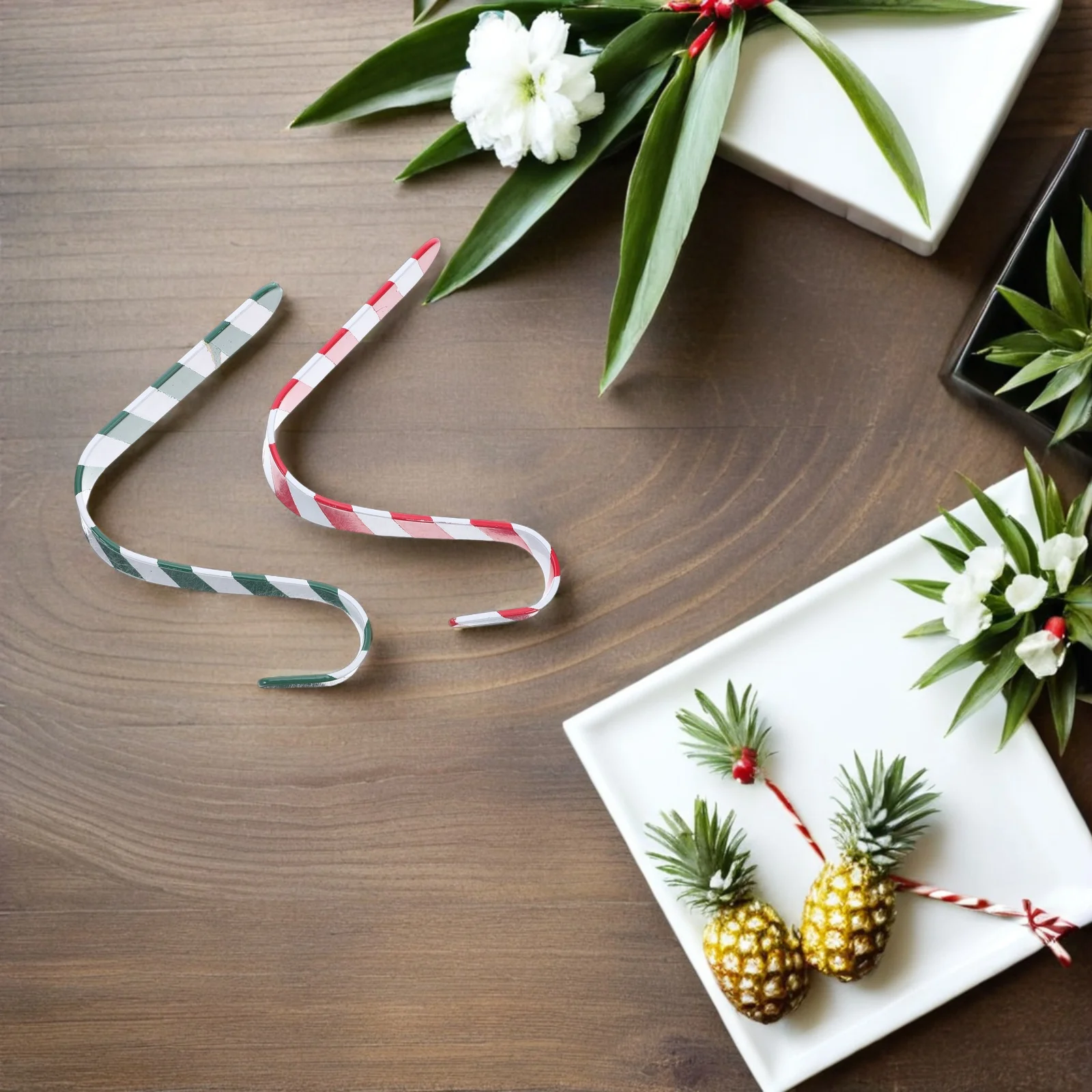 

2Pcs Fireplace Mantel Stocking Holders Metal Hangers Christmas Decorations Strong Weight Capacity Stylish Home