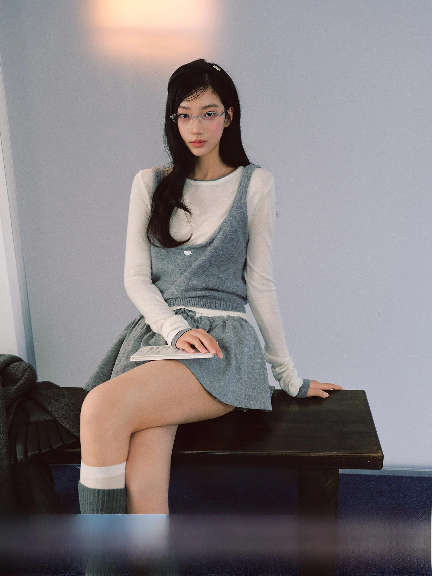 

LaluneDuCiel Layered Wear Color Block Waist Cinched round Neck Knitted Base Top with Strap T-Shirt Casual Style Spring Fashio...