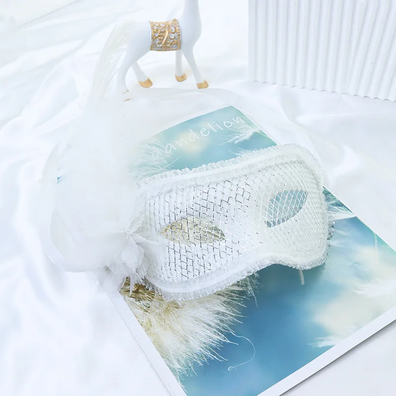 깃털 여성 가장 무도회 마스크 레이스 꽃 패션 반 얼굴 섹시한 할로윈 크리스마스 부활절 코스프레 파티 댄스 파티 화이트