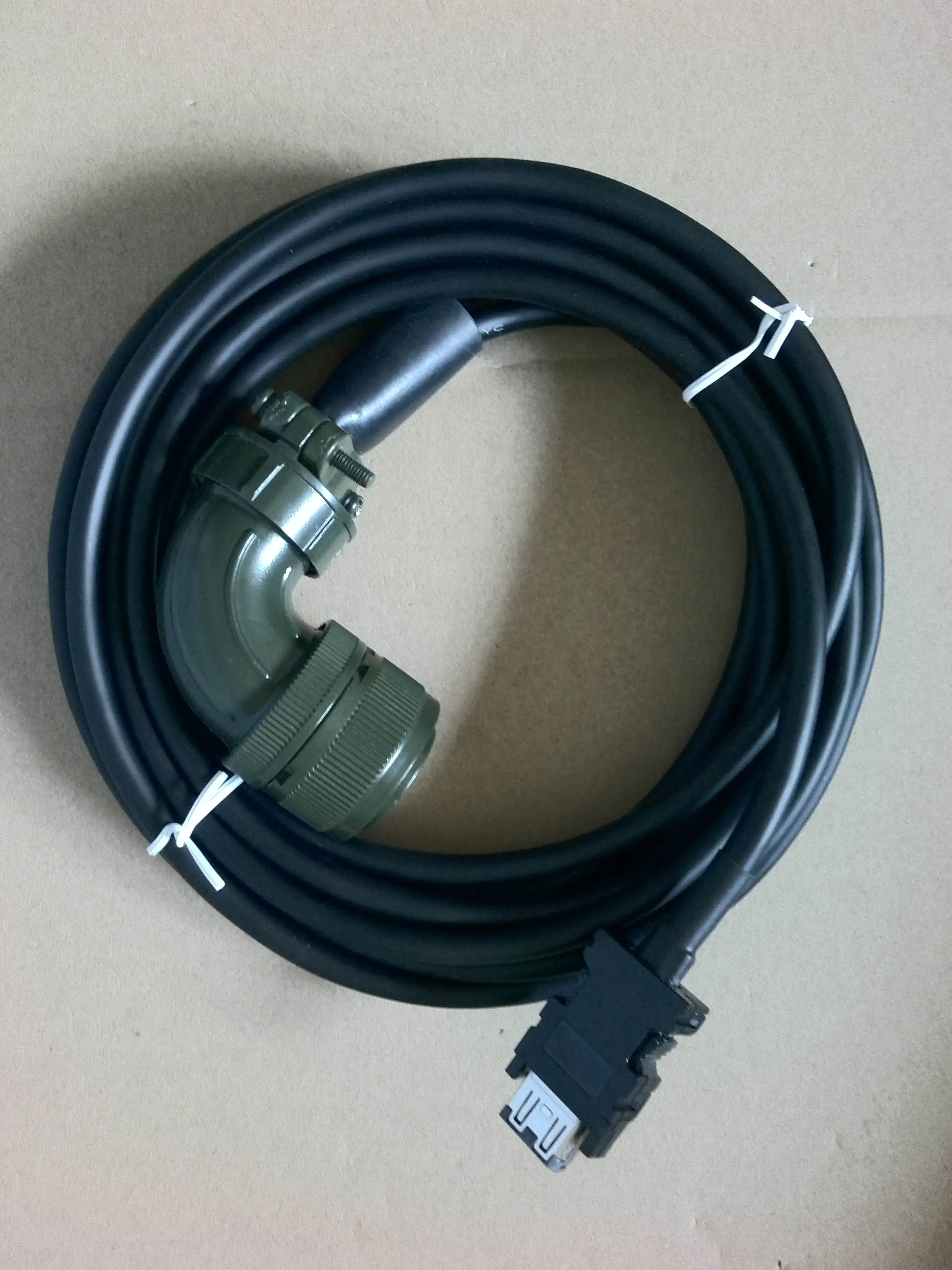 VW3M5A21R03 VW3M8A21R03 VW3M1C12 VW3M4A11 VW3M5D2AR30 VW3M8D2AR30 New servo cable