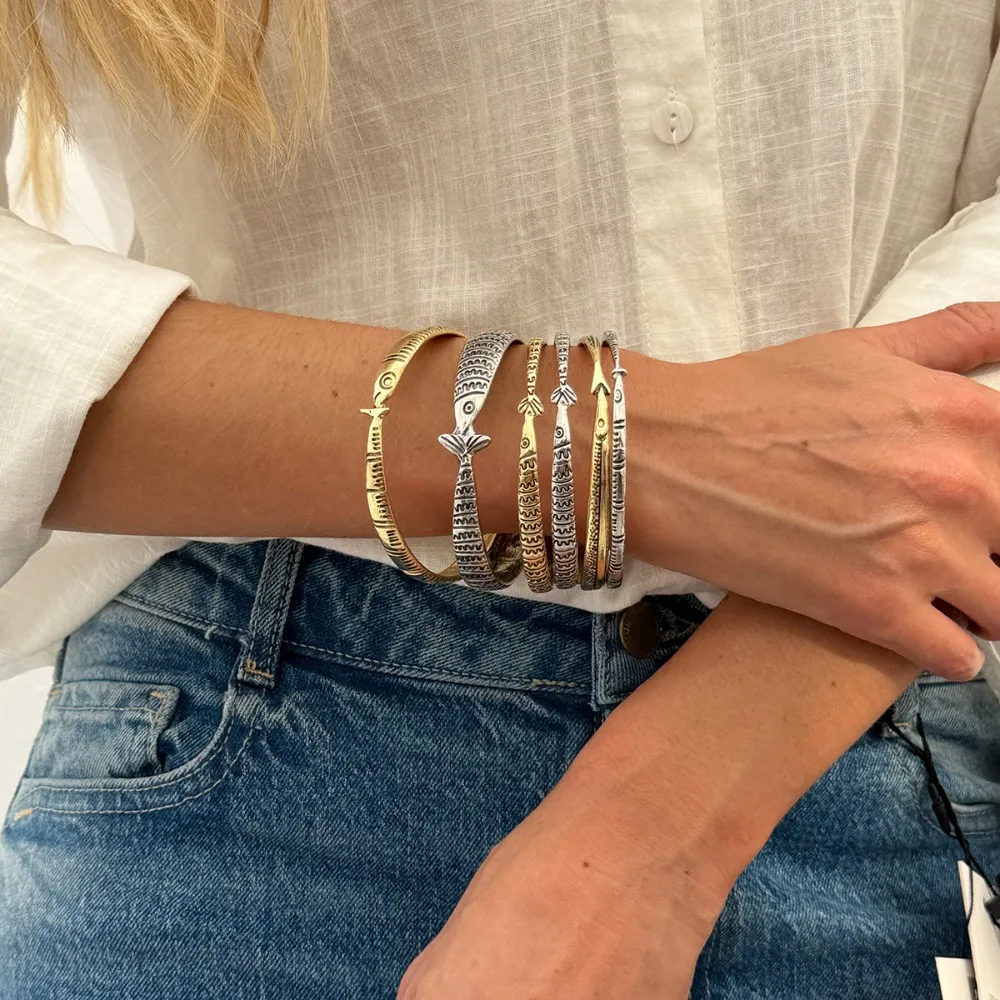 

Vintage Animal Fish Pattern Bangle Silver Ocean Fish Metal Stacked Bracelet Asymmetry Punk Ethnic Style Bangle Women