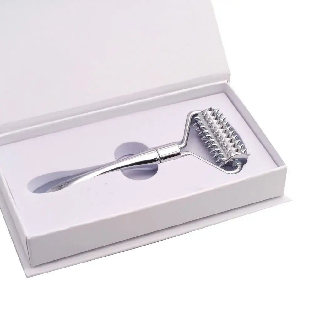 กัวซา ลดเลือนริ้วรอย ลูกกลิ้งนวดหน้า ผลิตจากโลหะผสมสังกะสี ช่วยกระชับผิวหน้า พร้อมที่ขูดมาส์ก  เครื่องมือดูแลผิวหน้า ลูกกลิ้งนวดปลายแหลม