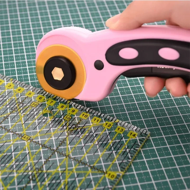 1pcs Titanium Rotary Cutter Blades 28/45/60mm Rotary Cutting With Case Leather Fabric Quilting DIY Patchwork Sewing Tool